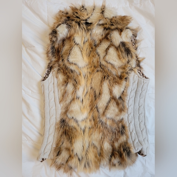 Women's Mustard Seed Faux Fur Vest - Picture 2 of 4